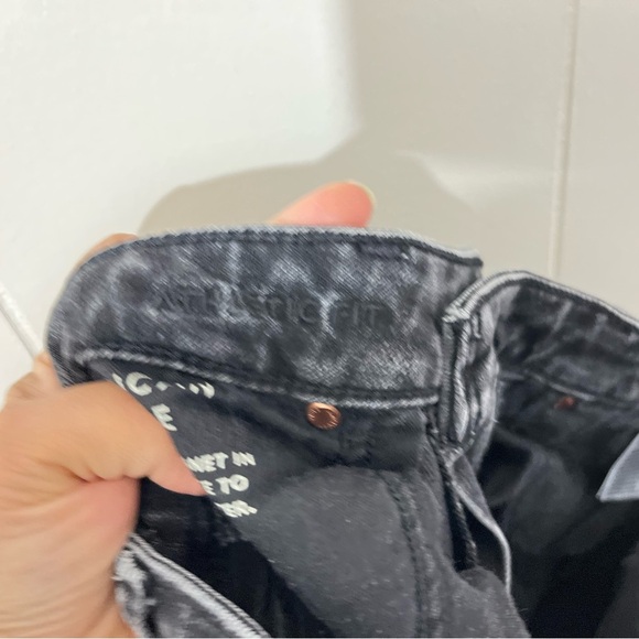 American Eagle Jeans Black Wash Air Flex+ Athletic Fit Distressed Size 29x32 - Picture 8 of 9